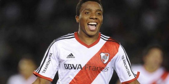 Sevilla y Betis siguen a Carlos Carbonero