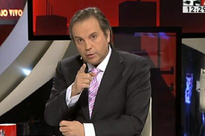 Antonio Miguel Carmona: "En broma, &iquest;pero cu&aacute;nto falta para que Esperanza haga un strip-tease para dar un titular?"