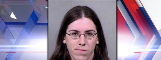 Un transexual pone un anuncio para chuparle el pene a un caballo y la Polic&iacute;a le corta el rollo