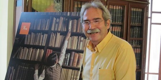 El escritor Jaume Cabr&eacute; echa un borr&oacute;n con su apoyo a la consulta de Mas