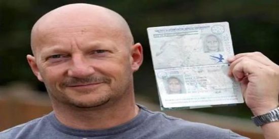 Un calvo con perilla logra entrar en Espa&ntilde;a usando el pasaporte de su novia rubia