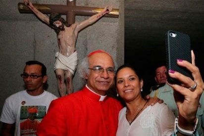 El cardenal Brenes pide a los fieles encender los m&oacute;viles en misa para chatear la Resurrecci&oacute;n