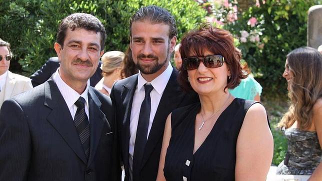 La familia de Mario Biondo monta un macabro circo por una exclusiva de TV