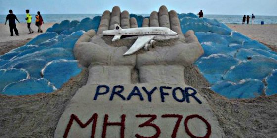 El copiloto malayo del MH370 llamó por teléfono justo antes de la desaparición del avión