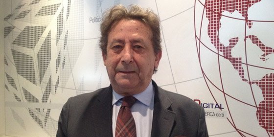 Alfonso Uss&iacute;a, enfadado con Rosa D&iacute;ez: "Rascas, rascas, y sale la socialista de siempre"