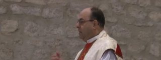 El v&iacute;deo del cura de Ja&eacute;n que la l&iacute;a en misa: "Hace 30 a&ntilde;os un marido borracho pegaba a su mujer, pero no la mataba"