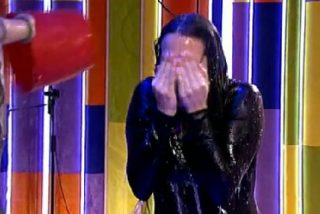 Irene Junquera termina empapada en Zapeando