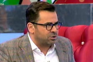 J.J. V&aacute;zquez da un golpe en la mesa y se cabrea con sus colaboradores: "No me compensa trabajar aqu&iacute;"