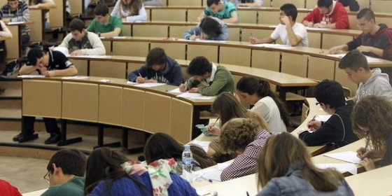 Compensados con m&aacute;s de 6.000 euros los estudiantes que se pasen a la privada para estudiar castellano