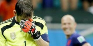 Casillas pide perd&oacute;n tras la derrota...