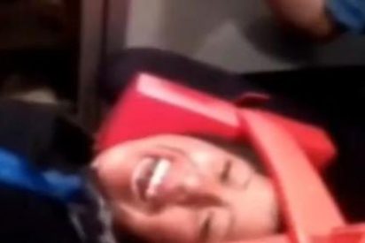 [V&iacute;deo] Juegan a la g&uuml;ija y acaban ciegos y chillando como demonios en el hospital