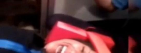 [V&iacute;deo] Juegan a la g&uuml;ija y acaban ciegos y chillando como demonios en el hospital