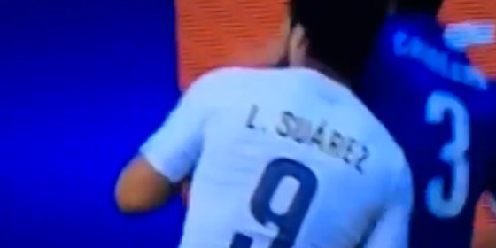 McDonald's bromea con el mordisco de Luis Su&aacute;rez a Chiellini