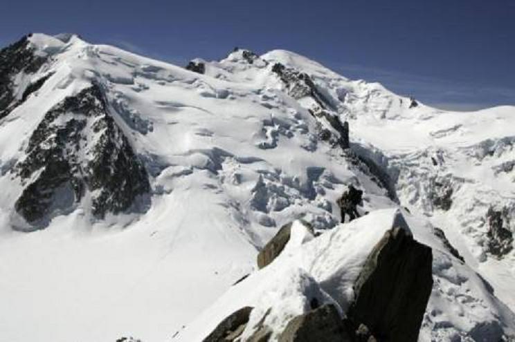 Le roban las botas a un alpinista en el Mont Blanc y tiene que ser ...