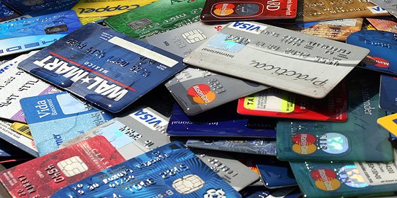 El Gobierno pone por fin 'bajo m&iacute;nimos' las comisiones de las tarjetas de cr&eacute;dito y d&eacute;bito