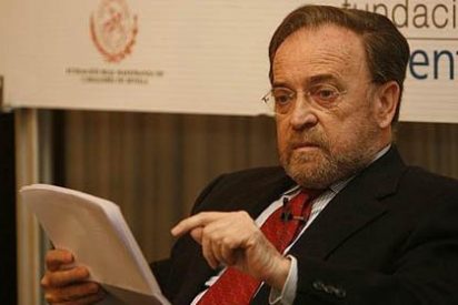 Antonio Burgos: "Pedro S&aacute;nchez parec&iacute;a un jefe de planta del Corteingl&eacute;s cuando fue a enga&ntilde;ar a Rajoy a domicilio"