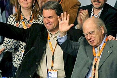 Jordi Pujol renuncia a la pensi&oacute;n, la oficina y sus cargos tratando de montar un cortafuegos a CiU