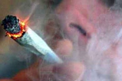 Tres agentes c&iacute;vicos de Ibiza se fuman un porro en el trabajo junto al cuartel de la Polic&iacute;a Local y Guardia Civil