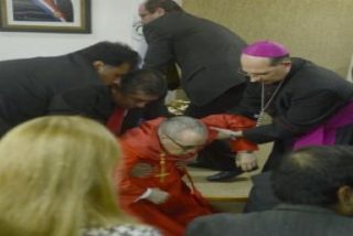 El cardenal enviado del Papa a Paraguay se desmaya y se recupera: "Me baj&oacute; un poco la tensi&oacute;n"