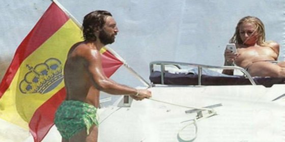 Pillan a la nueva novia de Pirlo en Topless