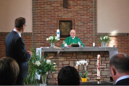 El sacerdote m&aacute;s anciano del mundo