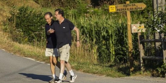 El presidente Rajoy confiesa sus vicios del verano a la prensa