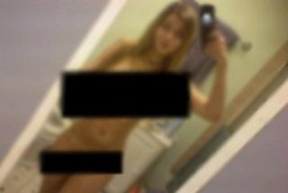 Una empleada del Parlamento se desnuda, se hace unos 'selfies' y sube sus fotos en cueros a Twitter