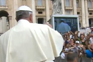 Papa: "Los cristianos perseguidos est&aacute;is en el coraz&oacute;n de la Iglesia, que est&aacute; orgullosa de vosotros"