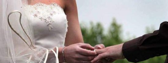 Detenido el d&iacute;a de su boda por meter mano a la camarera embarazada del convite