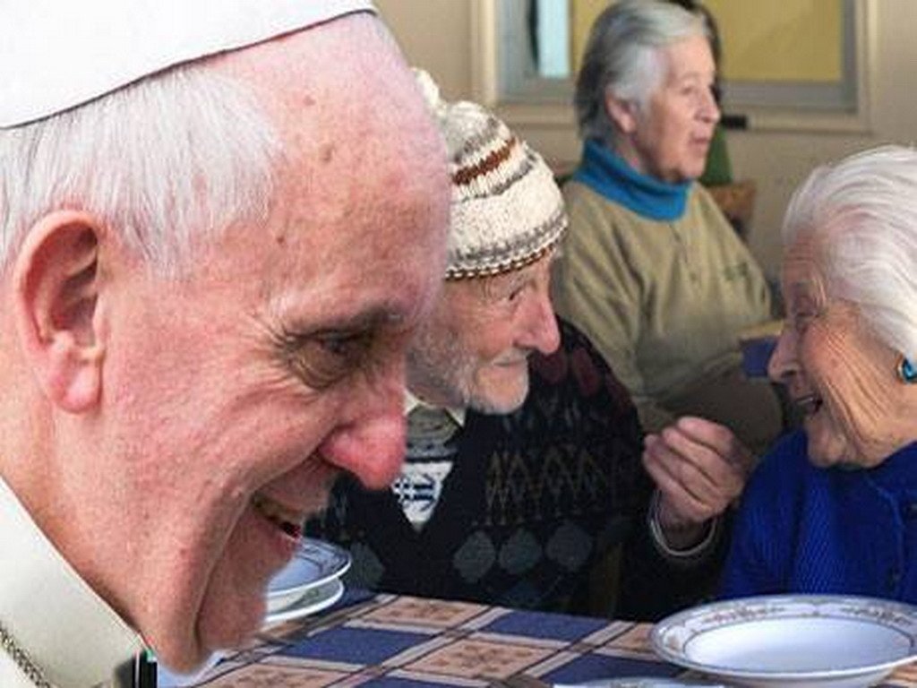 El Papa se re&uacute;ne ma&ntilde;ana con 40.000 ancianos