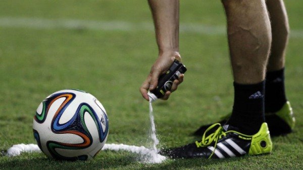 La Bundesliga proh&iacute;be el `spray&acute; por ser un peligro para la salud