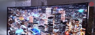La TV flexible de 105 pulgadas de Samsung costar&aacute; un ojo de la cara y lo mismo que una casa