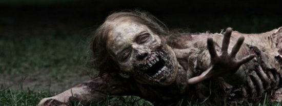 P&aacute;nico en &Aacute;frica por dos mujeres zombies que buscan presas tras morir por &eacute;bola