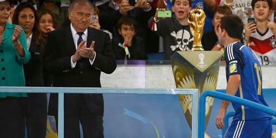Blatter la l&iacute;a de nuevo: "Fue incorrecto dar el Bal&oacute;n de Oro del Mundial a Messi"