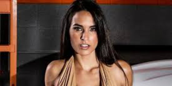 La periodista deportiva que enseñó sus pechos en su último reportaje