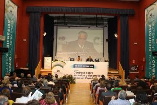 C&aacute;ritas denuncia que s&oacute;lo un tercio de la sociedad espa&ntilde;ola est&aacute; libre de ser echada del sistema