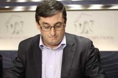 Centella presume de que en Izquierda Unida son "bastantes m&aacute;s radicales que Podemos"
