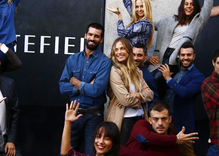 Rub&eacute;n Cortada y Martina Klein, dos guapos de flashmob en pleno centro de Madrid