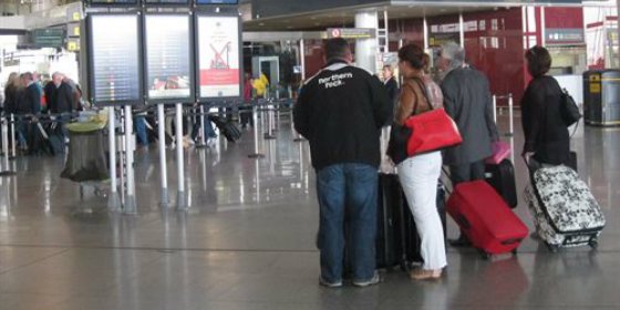 La OCU denuncia que algunos buscadores de vuelos inflan el precio final hasta un 43%