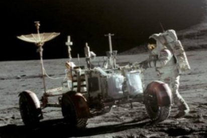 &iquest;Qu&eacute; hacen en la Luna varias bolsas de orina y retratos de familiares?