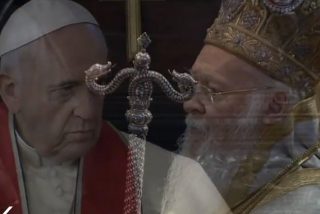 Pedro vuelve a abrazar a Andr&eacute;s en Estambul: "La plena comuni&oacute;n no es sumisi&oacute;n ni absorci&oacute;n"