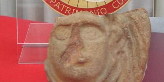 Vuelve a Pompeya medio siglo despu&eacute;s a devolver la pieza que robo en su viaje de novios
