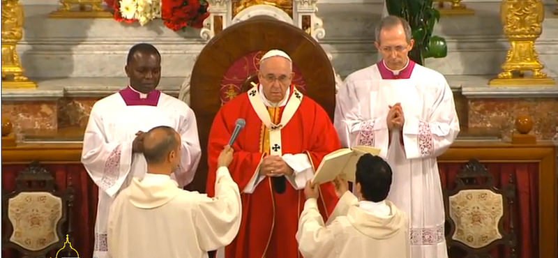 El Papa en la catedral cat&oacute;lica turca: "Siempre hay la tentaci&oacute;n de resistir al Esp&iacute;ritu, porque nos sacude"