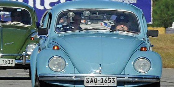 Al modoso de Mujica le ofrecen un mill&oacute;n de d&oacute;lares por su viejo 'escarabajo'... y le est&aacute; dando vueltas