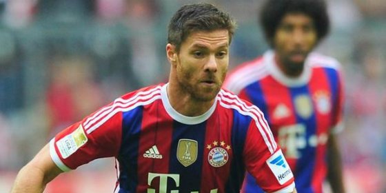 Xabi Alonso da un 'palo' a Casillas