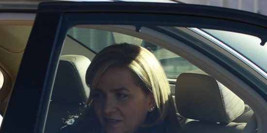 El Juez Castro env&iacute;a al banquillo a la Infanta Cristina por dos delitos fiscales