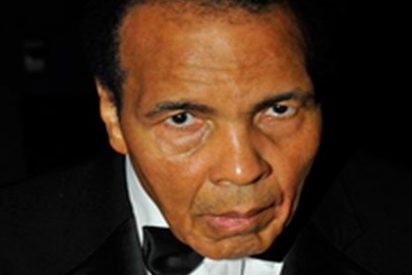 Muhammad Ali, hospitalizado por sufrir una leve neumon&iacute;a
