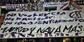 La grada joven del Real Madrid se muestra en el Bernab&eacute;u contraria a la violencia en el f&uacute;tbol