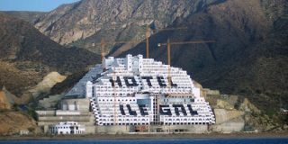 El Algarrobico cumple 20 a&ntilde;os: la promesa de la socialista Montero que se diluy&oacute; en Almer&iacute;a