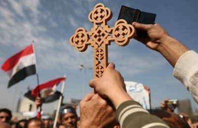 Dos policías egipcios, ametrallados junto a una iglesia copta